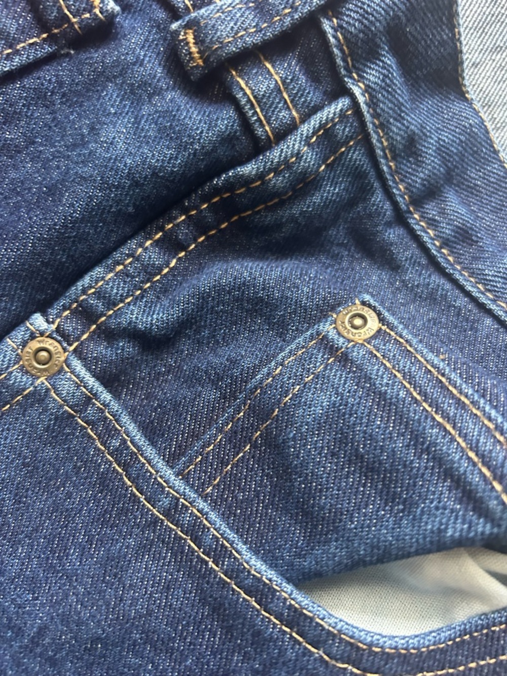 Wrangler Men's Relaxed Fit Dark Blue Denim Jeans - Picture 5 of 11